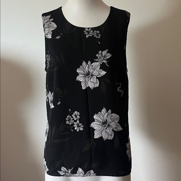 Banana Republic Black Sleeveless Top - Picture 1 of 10